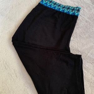 Black and blue wide cut Capri Leggings